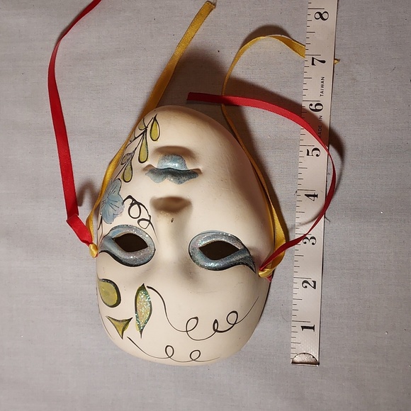 Vintage Hand Painted Carnival Face Mask Set of 4 Ceramic - Picture 3 of 7
